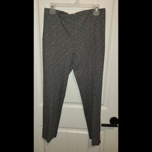 Chicos pull on chevron pants 1 petite black white